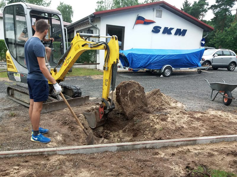 Kantsteine werden gesetzt