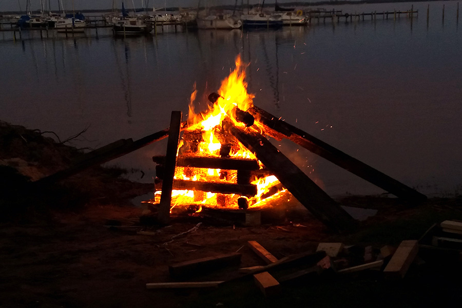 Osterfeuer des SKM in Mardorf