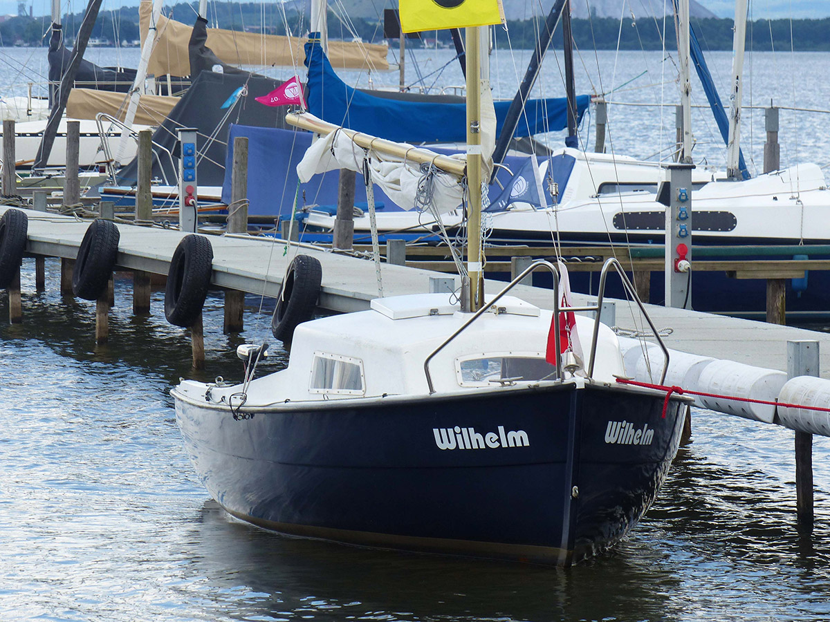 Das Boot Wilhelm ist geschmückt